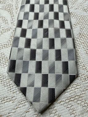 Martin Wong Insignia men's geometric square pattern 100% silk
